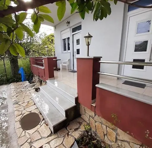 Tranquil New In Inland Lefkada 아파트
